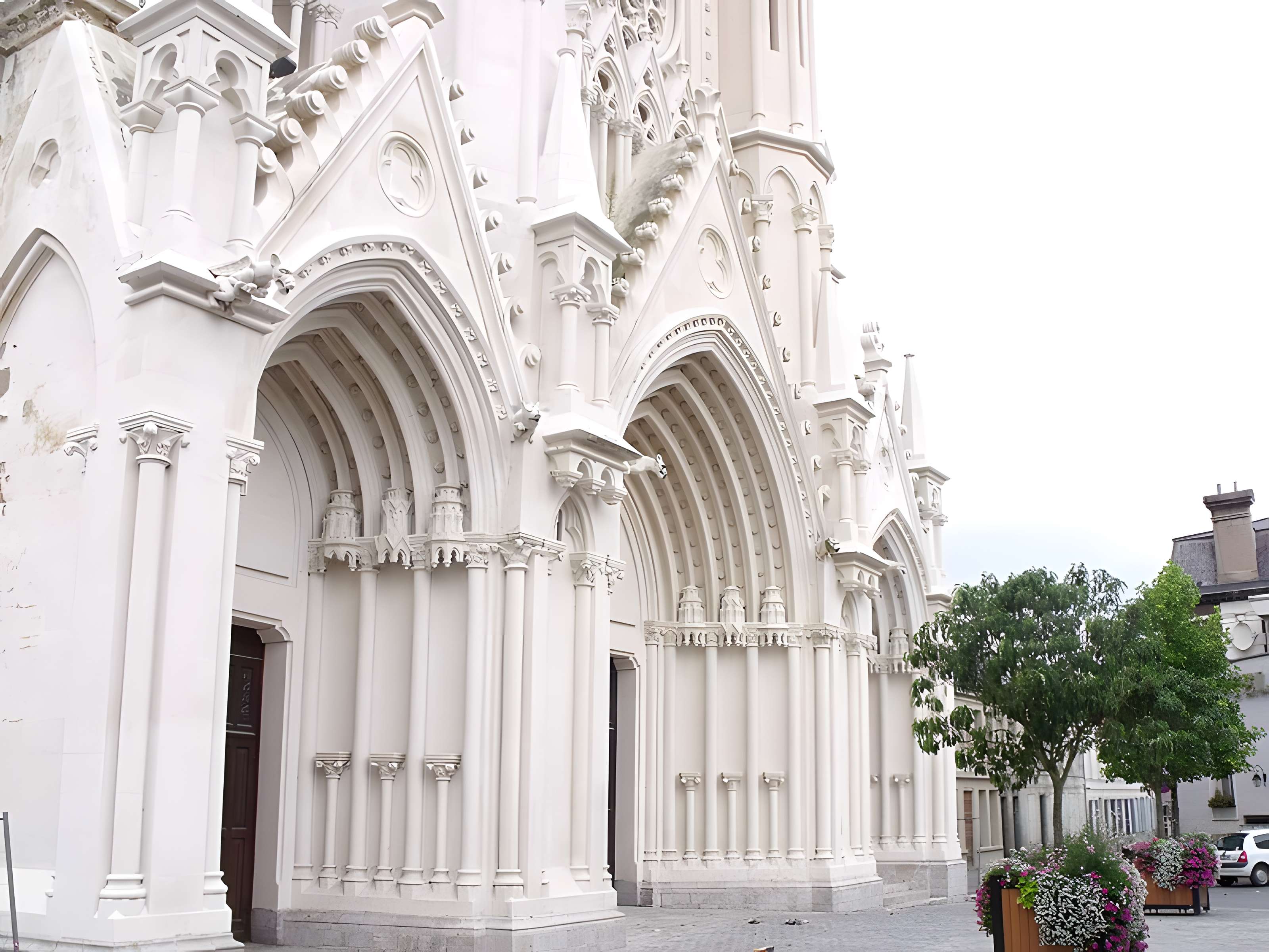 Basilique Notre-Dame-du-Saint-Cordon de Valenciennes