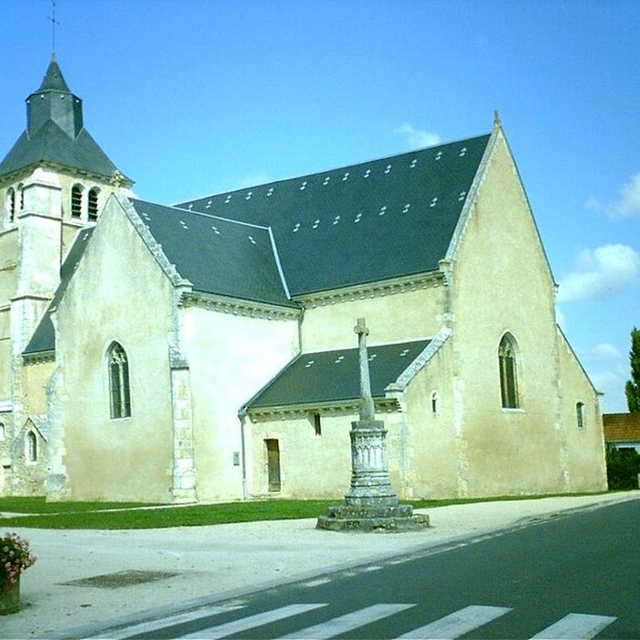 Photo de Église Saint-Martin de Montipouret et croix