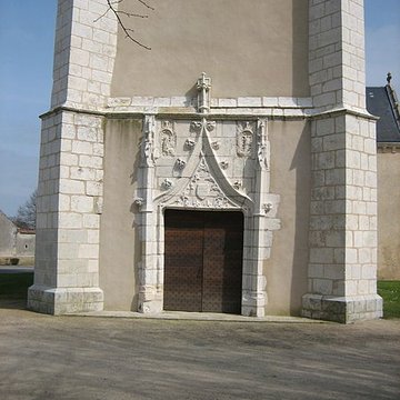 Église Saint-Martin de Montipouret et croix