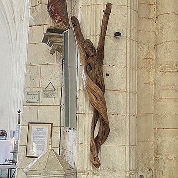 Église Saint-Martin de Montipouret et croix