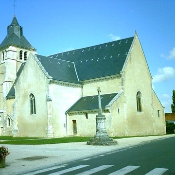 Église Saint-Martin de Montipouret et croix