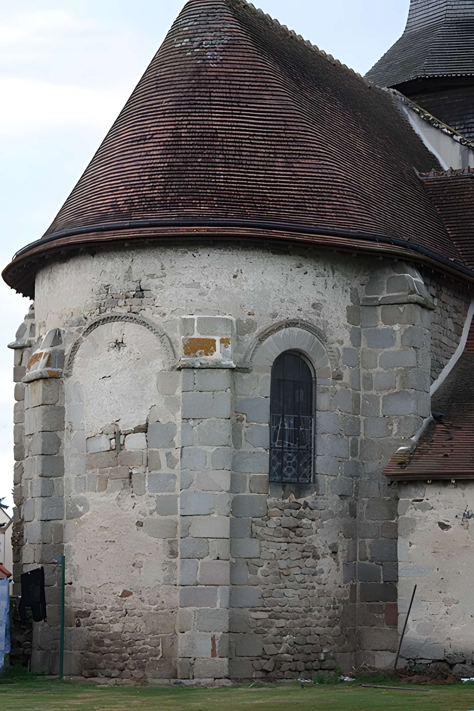 Église Saint-Martin de Nouhant et croix