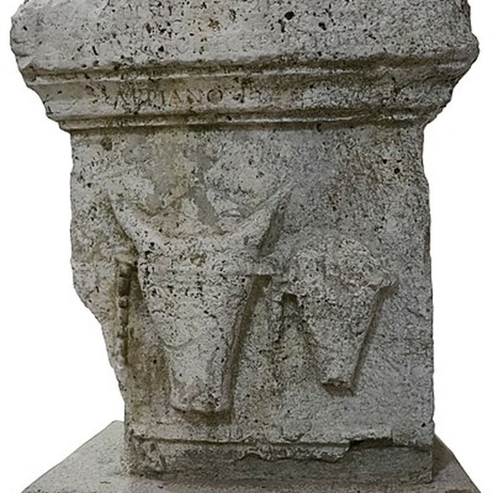 Photo de Autels tauroboliques de Die