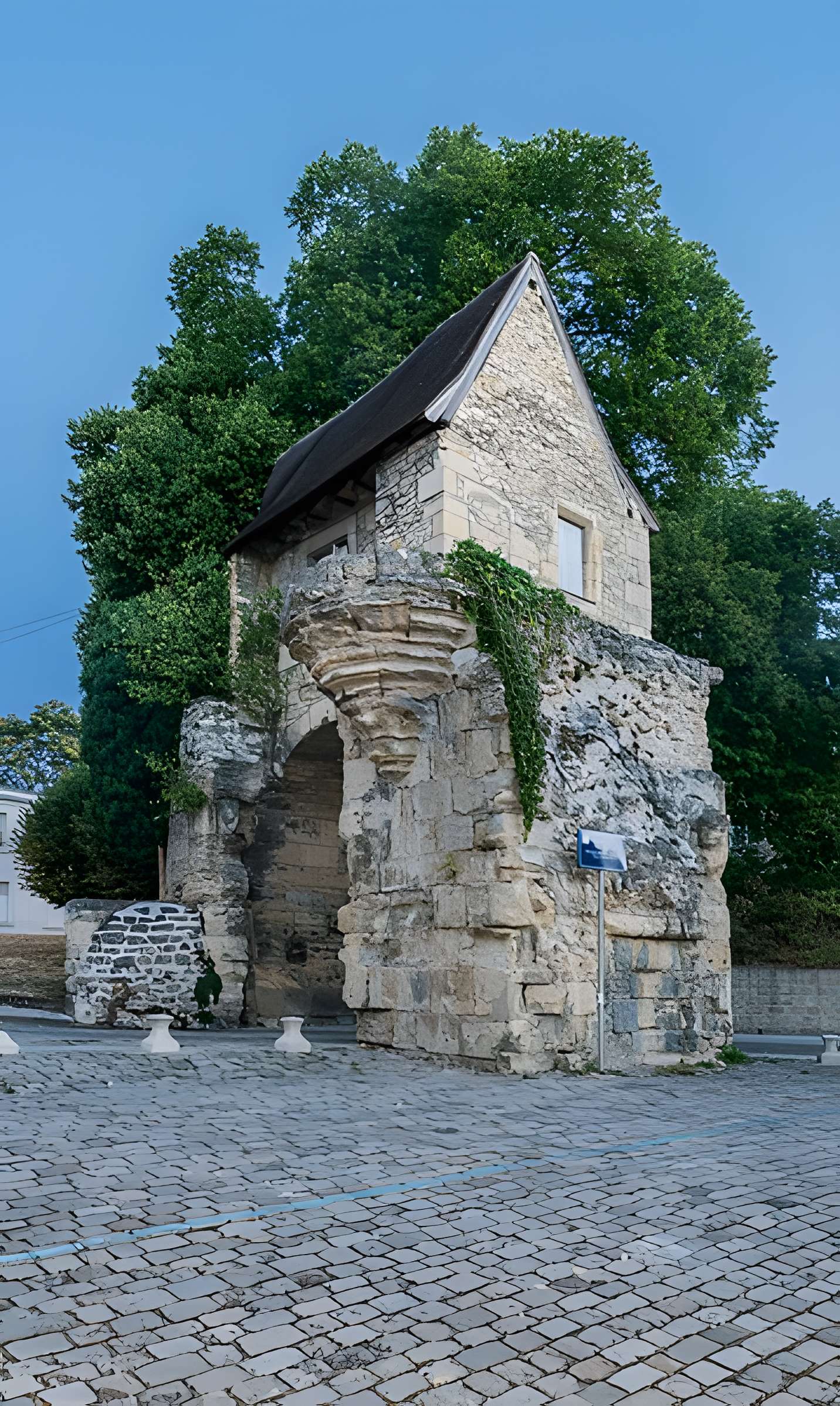 Avant-Porte du Croux de Nevers