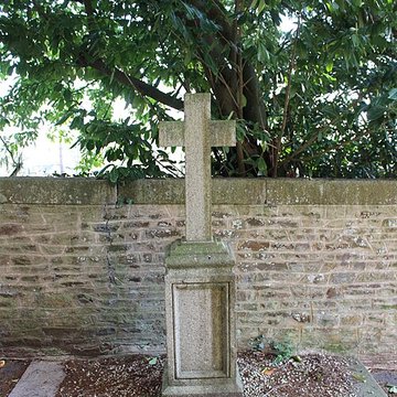 Eglise et le cimetière qui lentoure