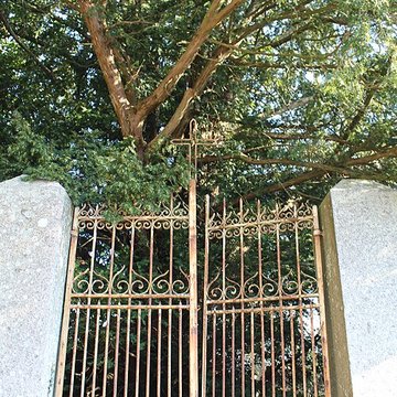 Eglise et le cimetière qui lentoure