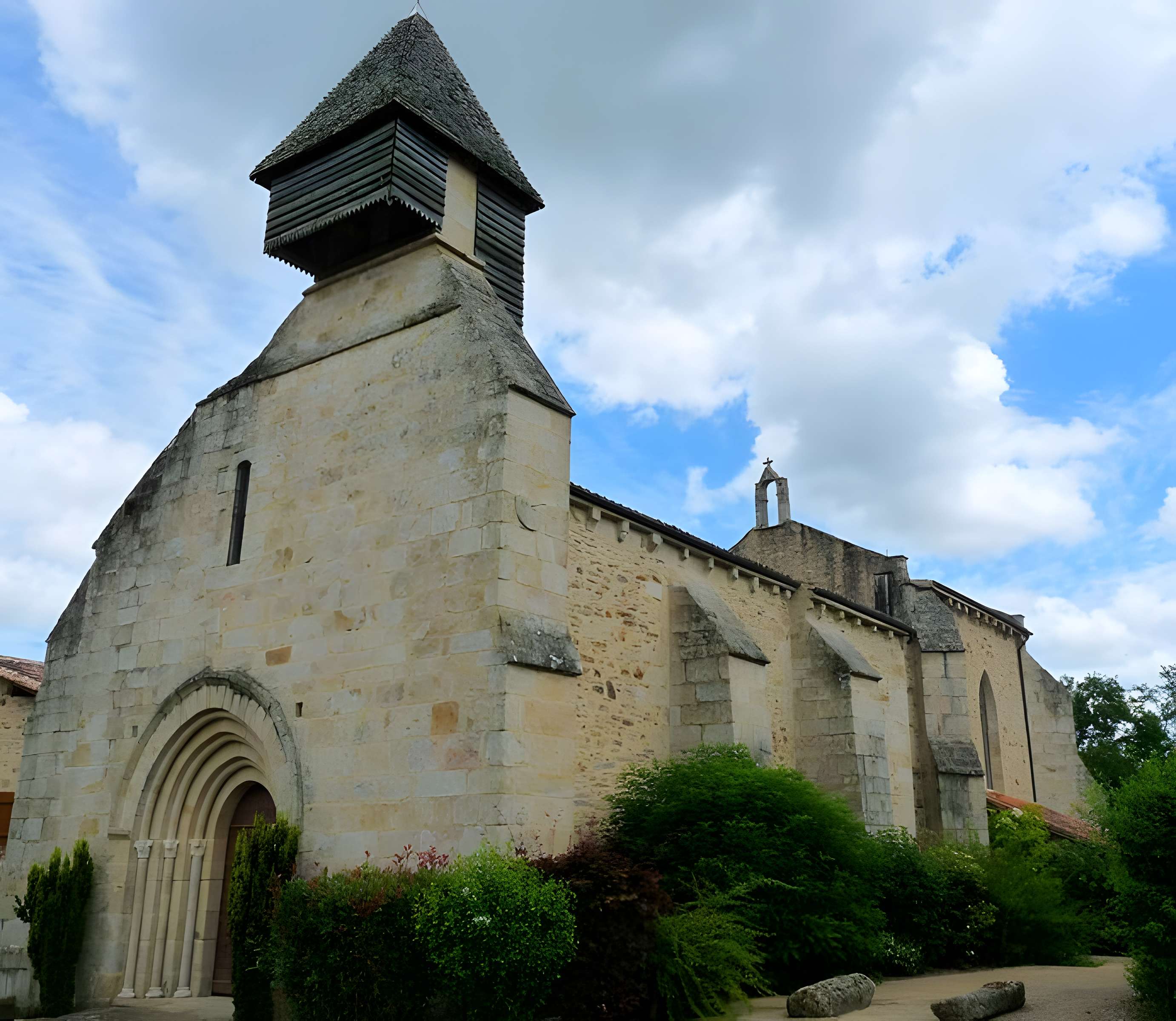 Église Saint-Martin de Saint-Martin-de-Jussac 