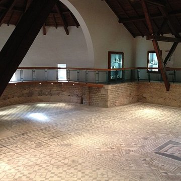 Basilique et Mosaïque romaine de Grand