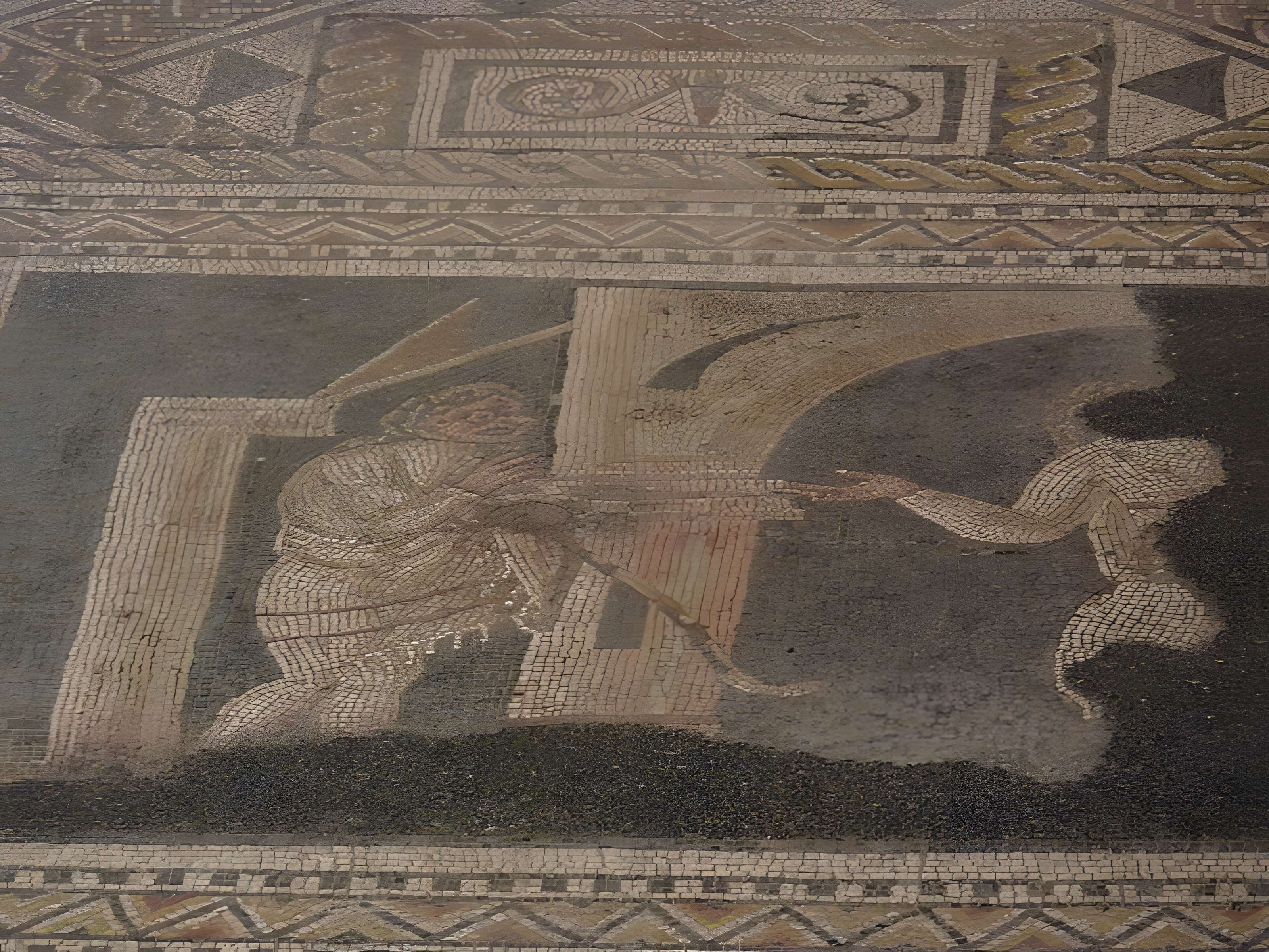 Basilique et Mosaïque romaine de Grand