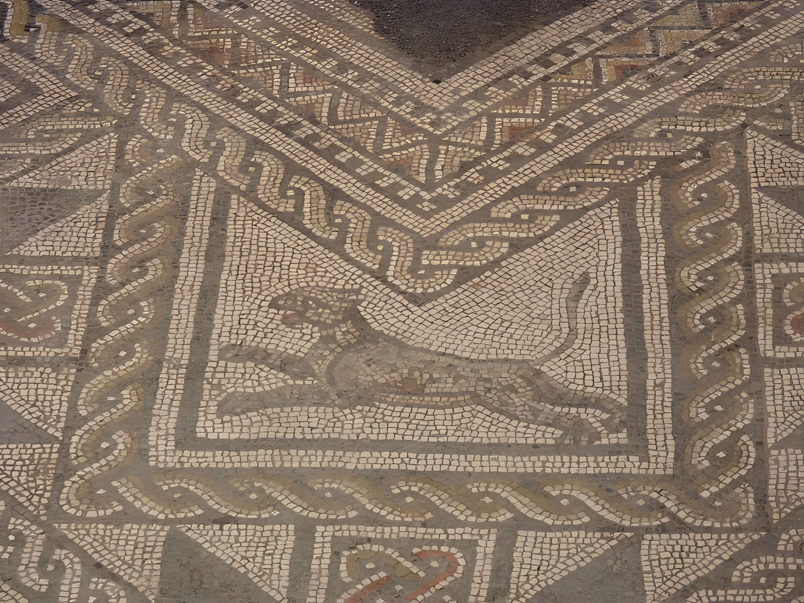 Basilique et Mosaïque romaine de Grand