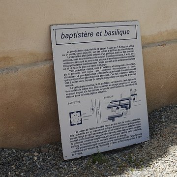Baptistère de Riez