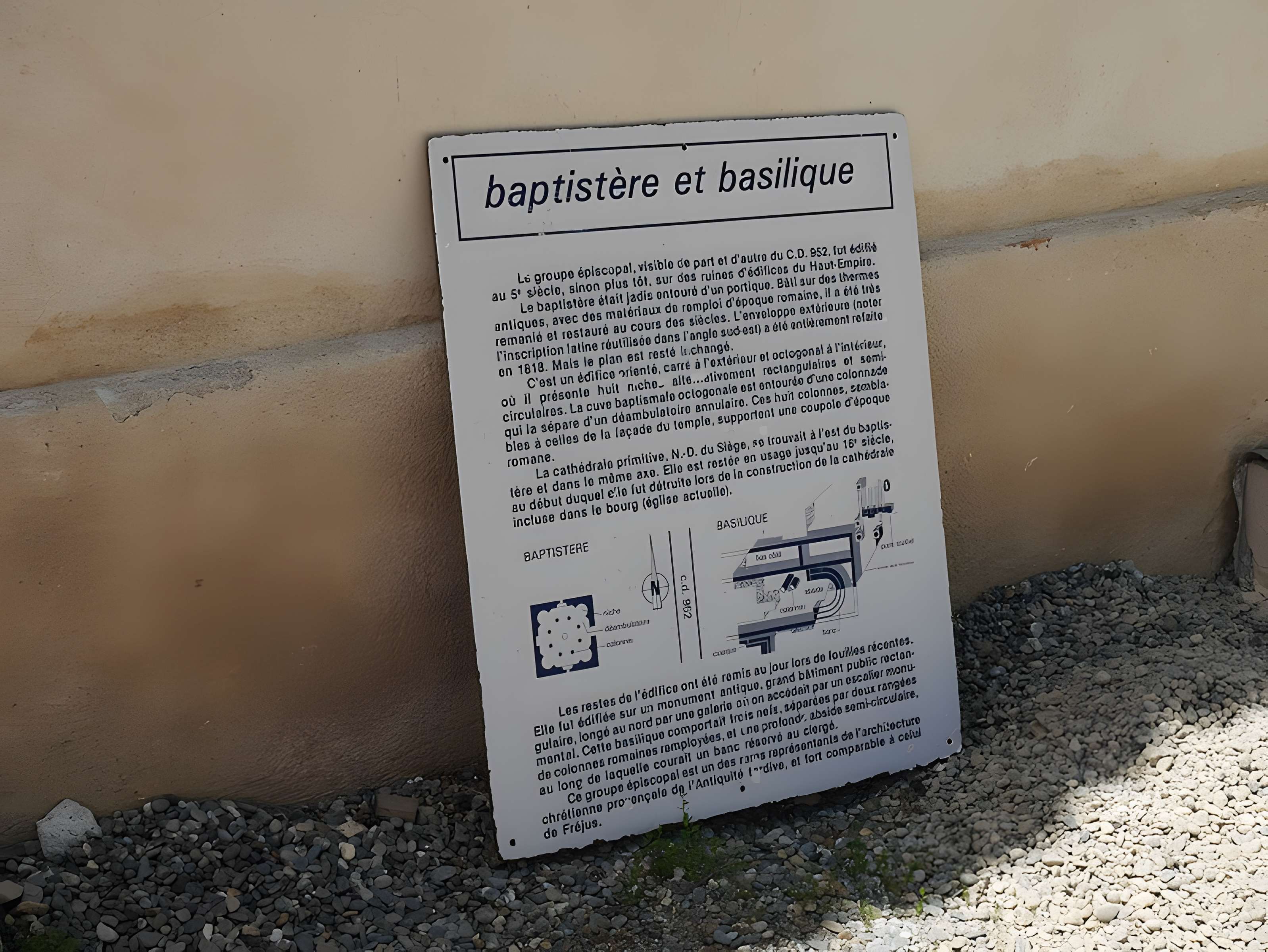 Baptistère de Riez