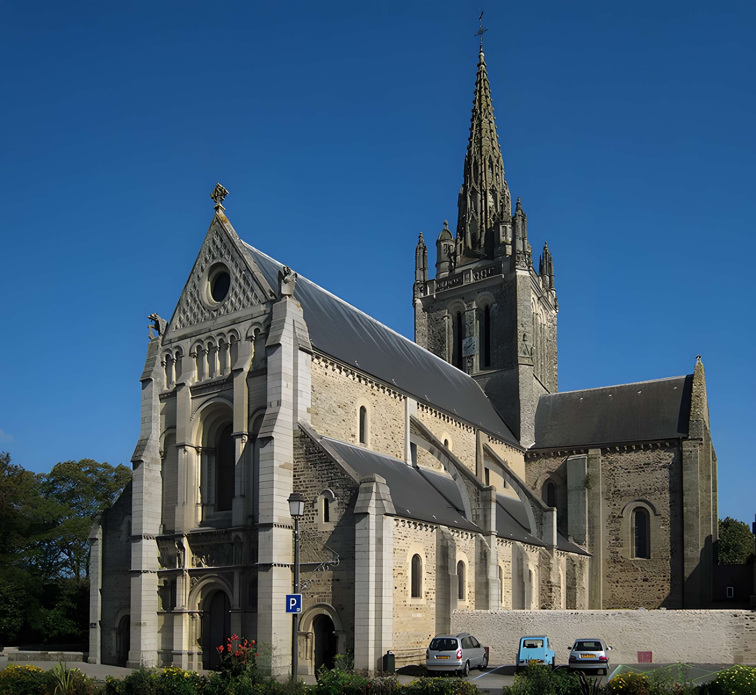 Basilique Notre-Dame d'Avesnières à Laval 