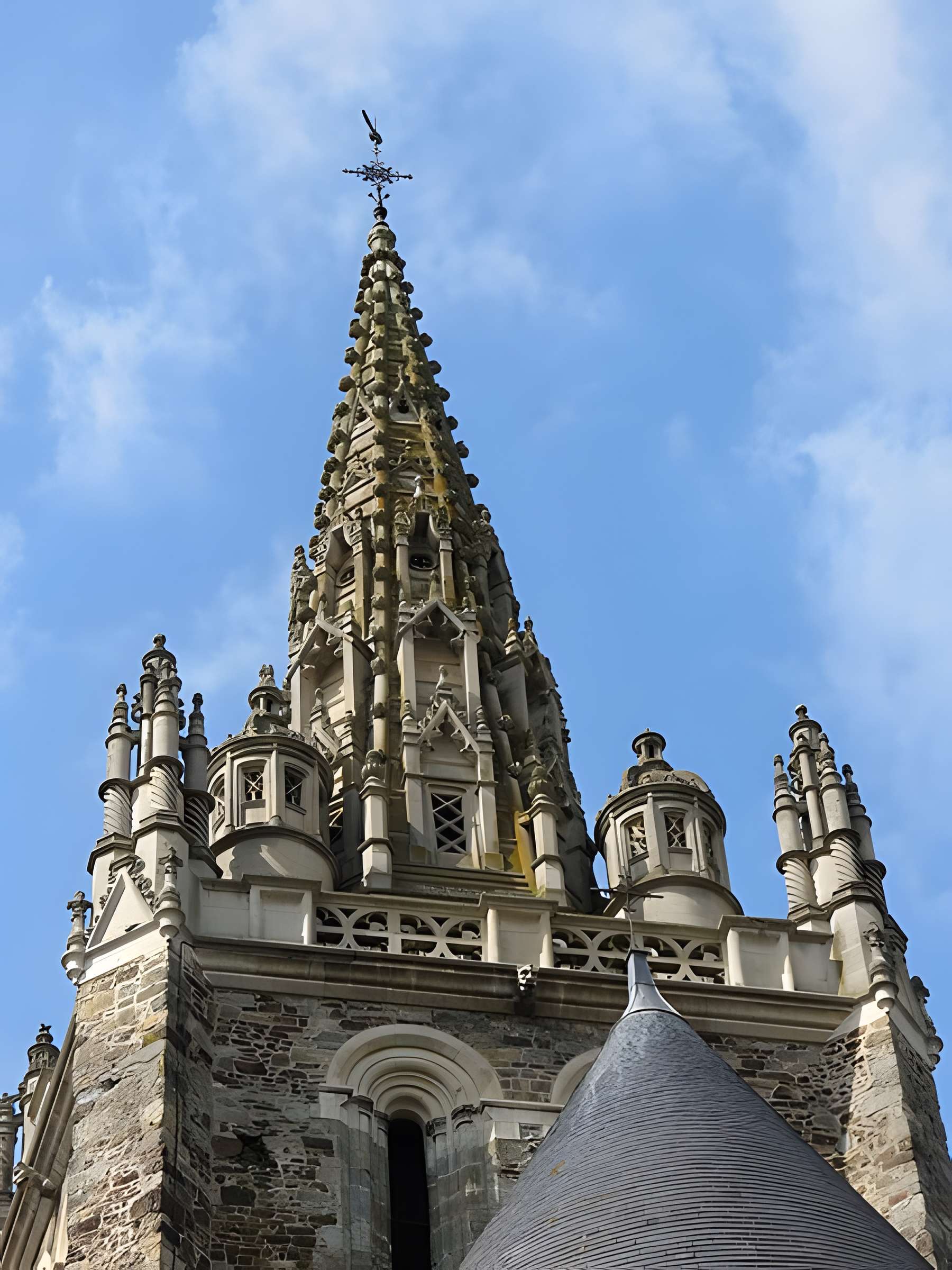Basilique Notre-Dame d'Avesnières à Laval