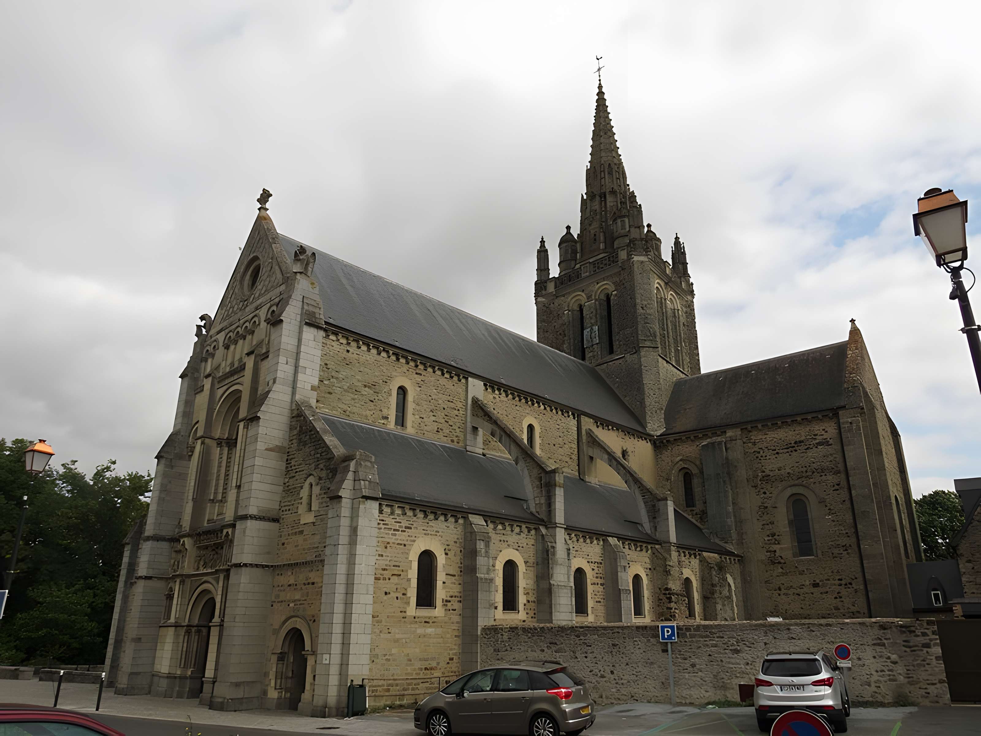 Basilique Notre-Dame d'Avesnières à Laval