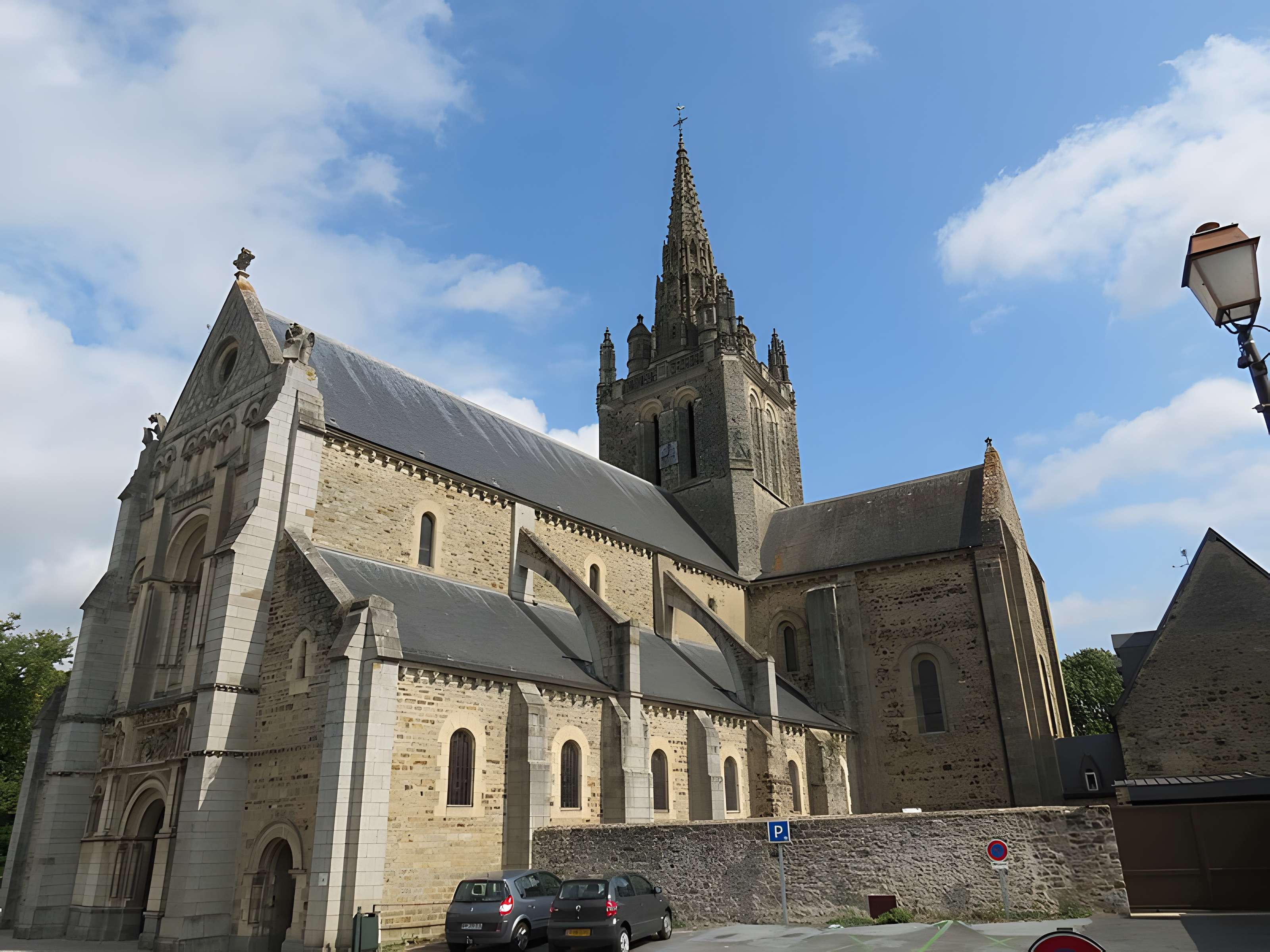 Basilique Notre-Dame d'Avesnières à Laval