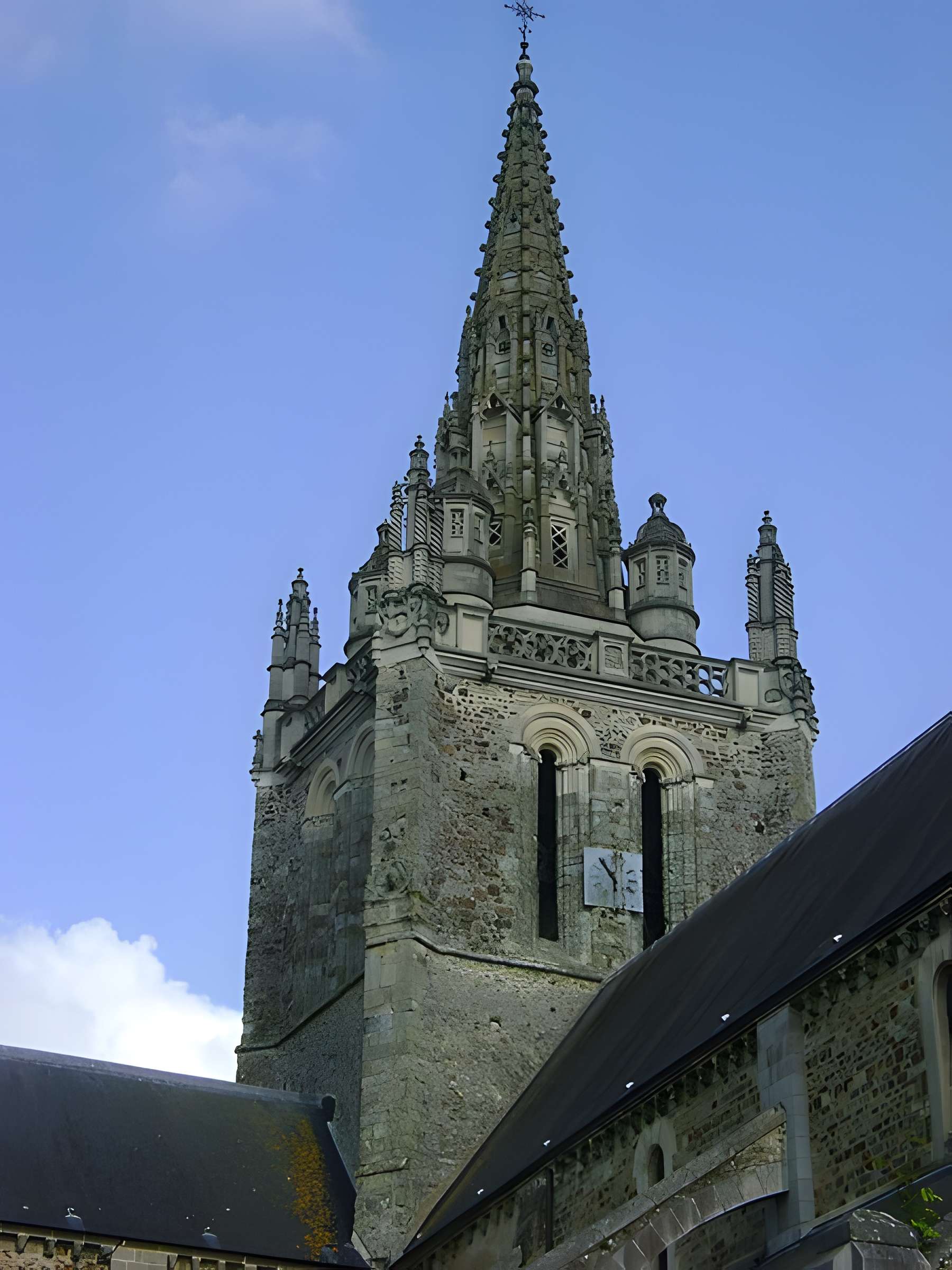 Basilique Notre-Dame d'Avesnières à Laval