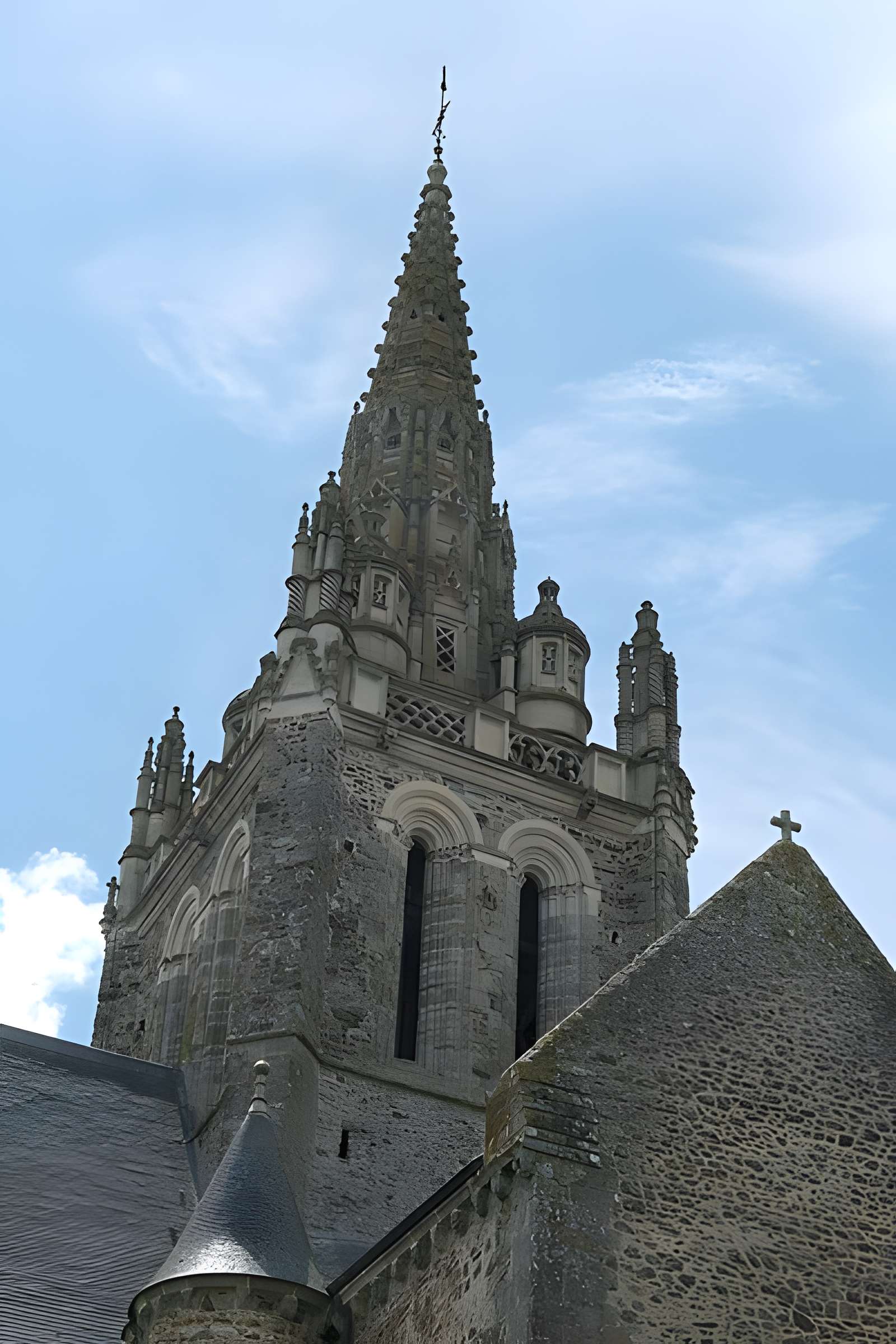 Basilique Notre-Dame d'Avesnières à Laval