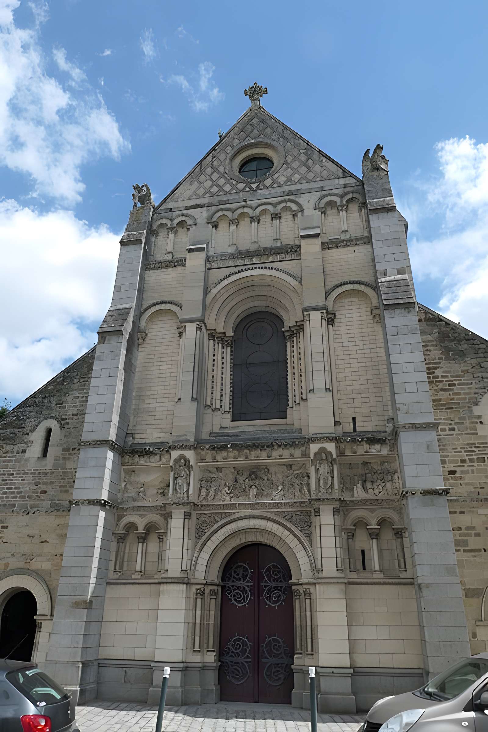 Basilique Notre-Dame d'Avesnières à Laval