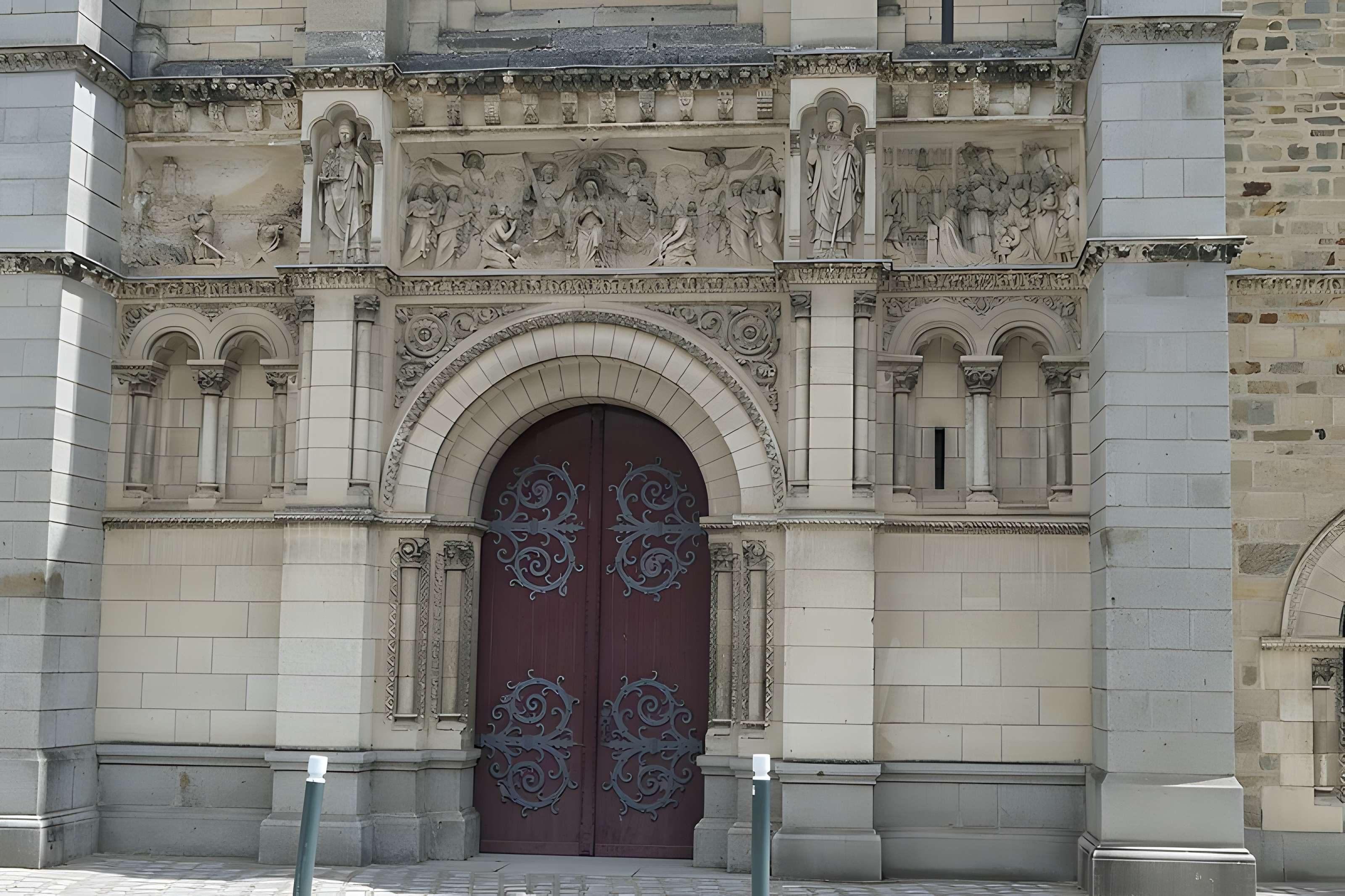 Basilique Notre-Dame d'Avesnières à Laval