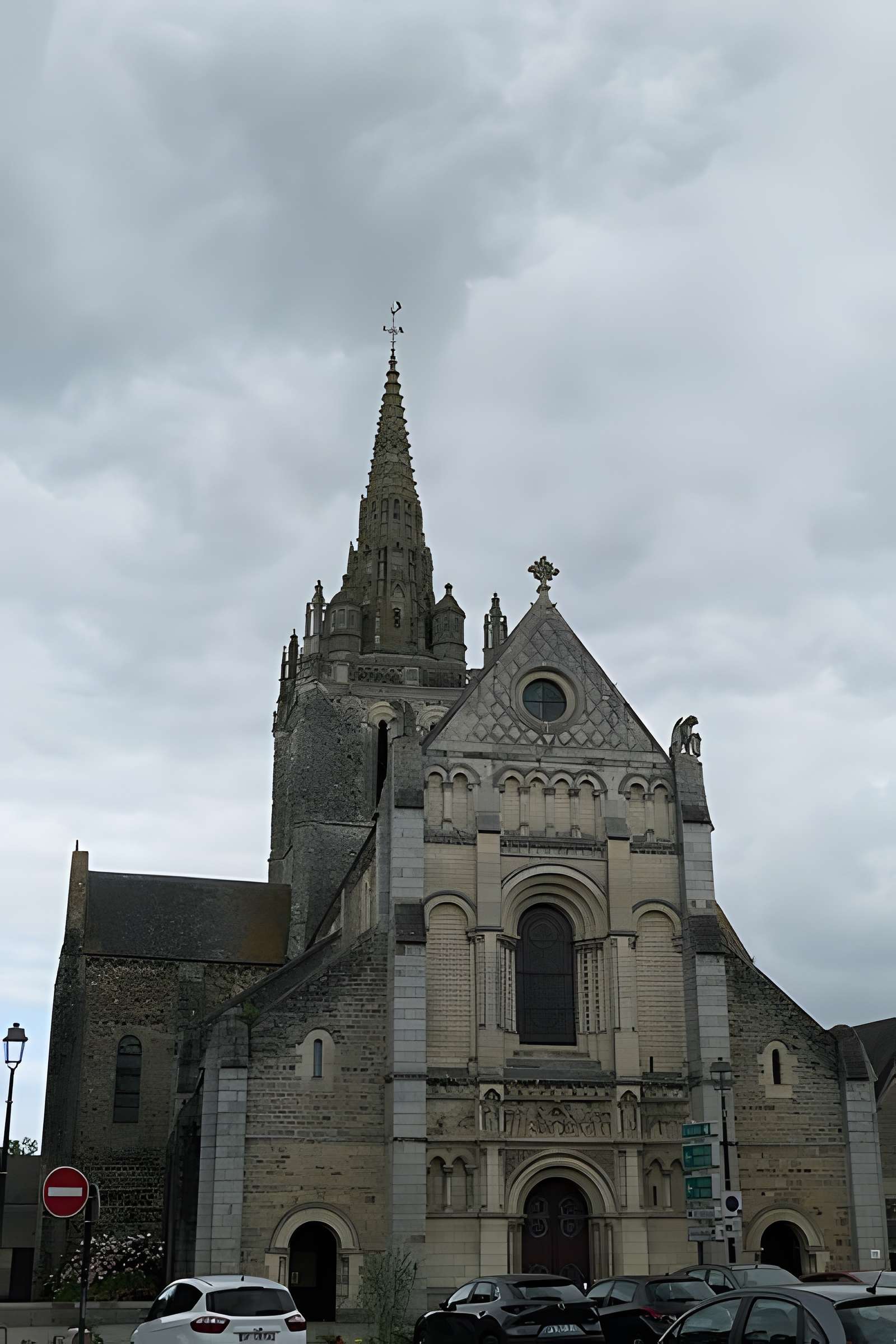 Basilique Notre-Dame d'Avesnières à Laval