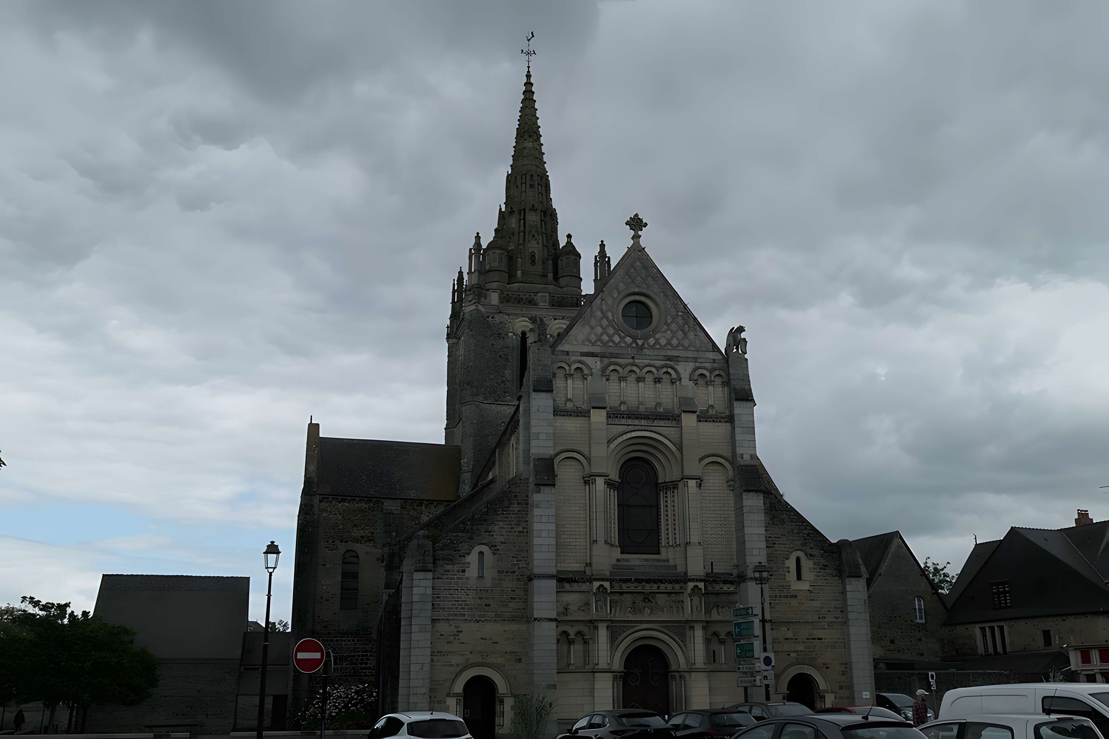 Basilique Notre-Dame d'Avesnières à Laval