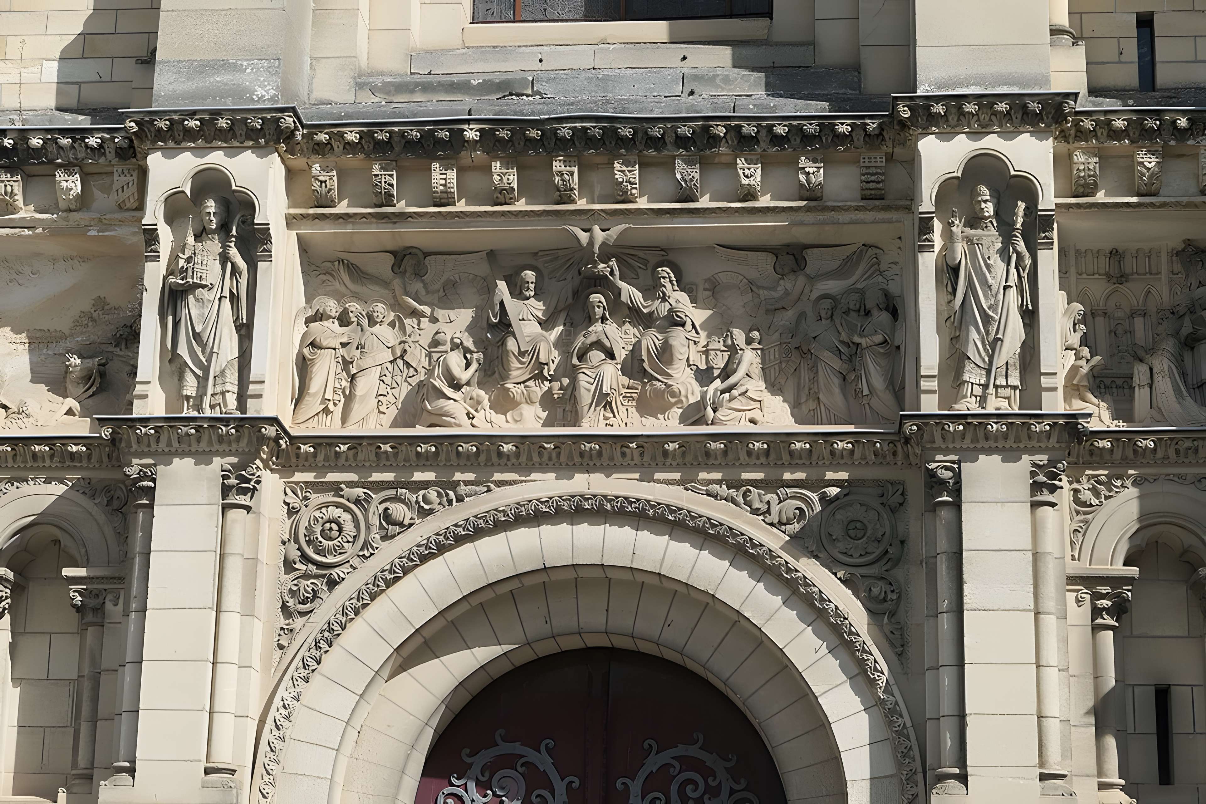 Basilique Notre-Dame d'Avesnières à Laval