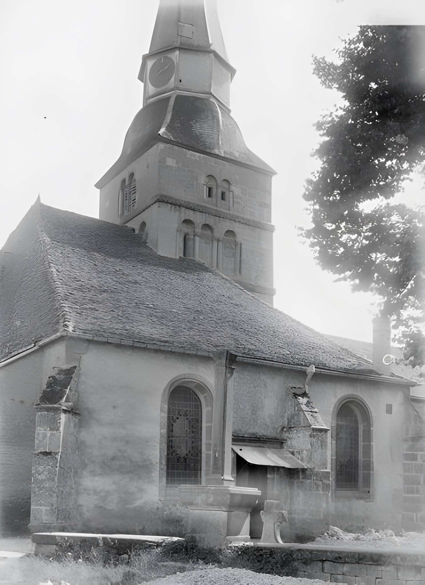 Église Saint-Martin de Vrécourt et 2 croix