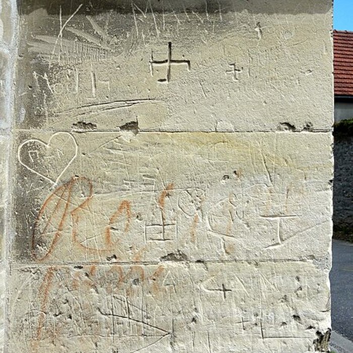 Photo de Église Saint-Martin dOmerville et 2 croix