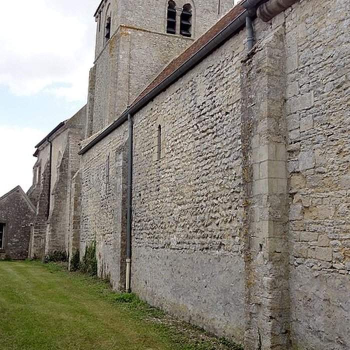 Photo de Église Saint-Martin dOmerville et 2 croix