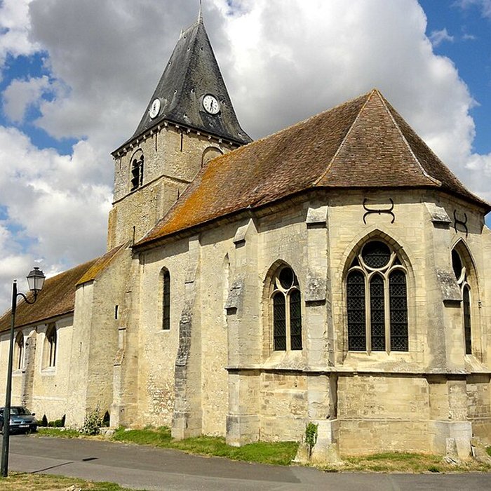 Photo de Église Saint-Martin dOmerville et 2 croix