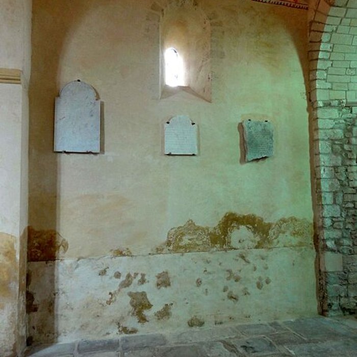 Photo de Église Saint-Martin dOmerville et 2 croix