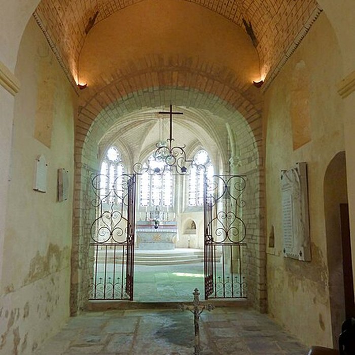 Photo de Église Saint-Martin dOmerville et 2 croix