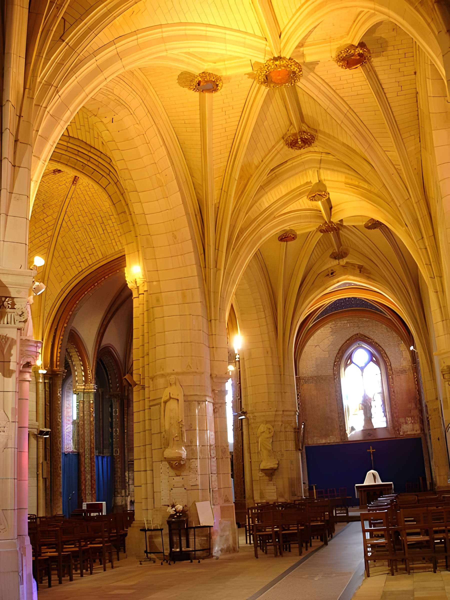 Église Saint-Maurice de Chinon