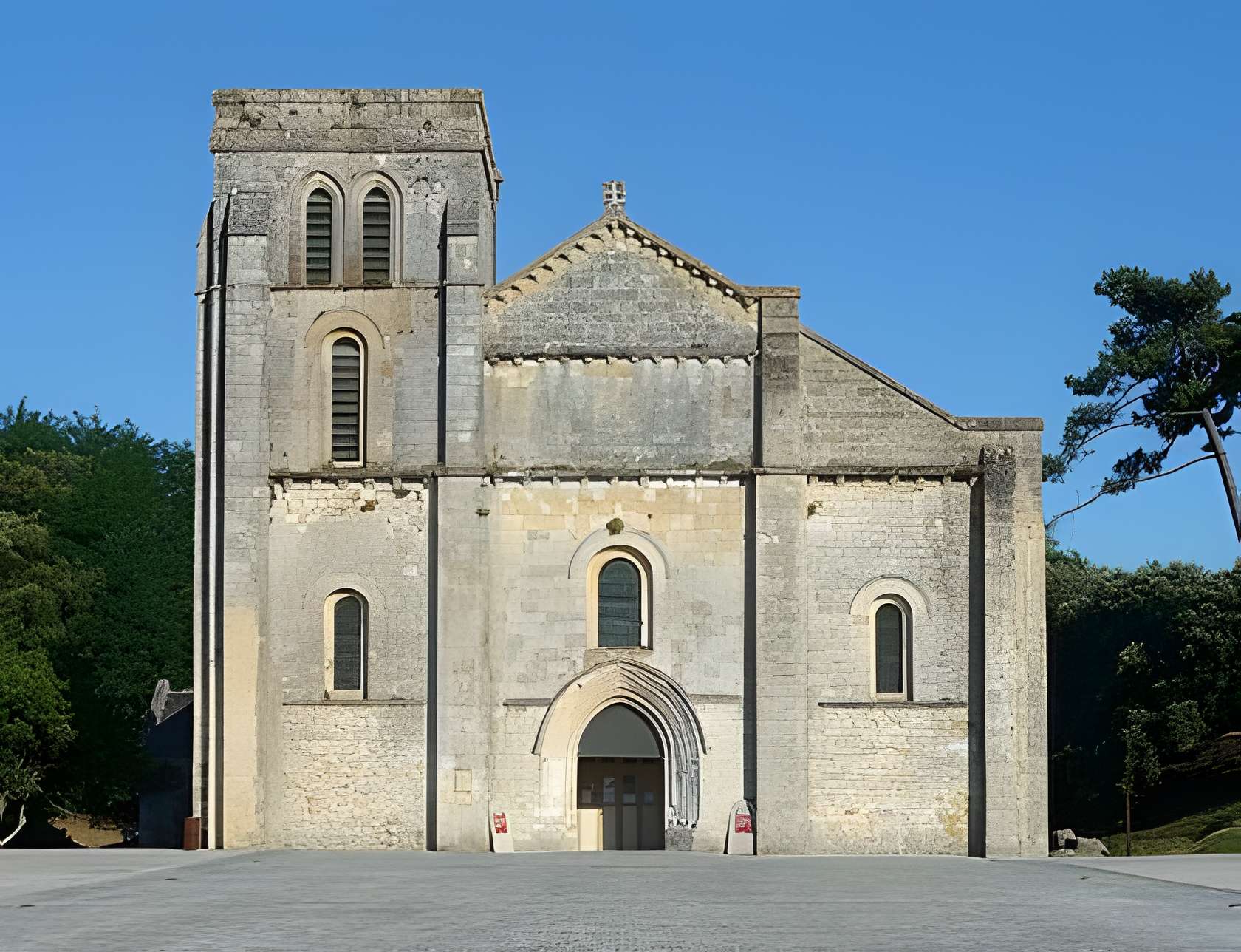 Basilique Notre-Dame-de-la-fin-des-Terres de Soulac-sur-Mer 