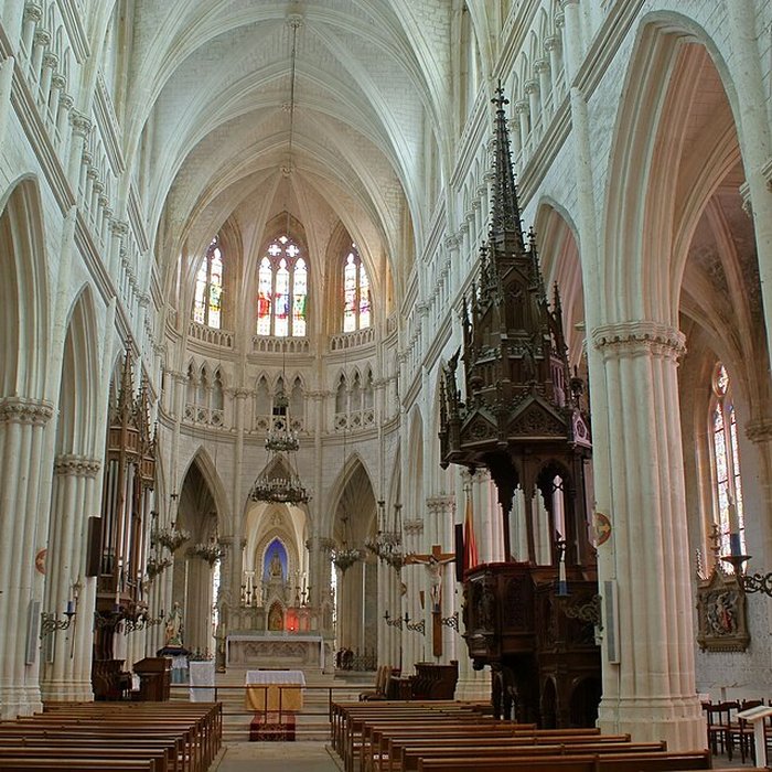 Photo de Basilique Notre-Dame-des-Enfants de Châteauneuf-sur-Cher