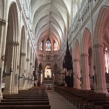 Basilique Notre-Dame-des-Enfants de Châteauneuf-sur-Cher