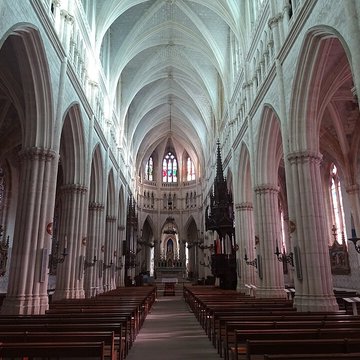 Basilique Notre-Dame-des-Enfants de Châteauneuf-sur-Cher