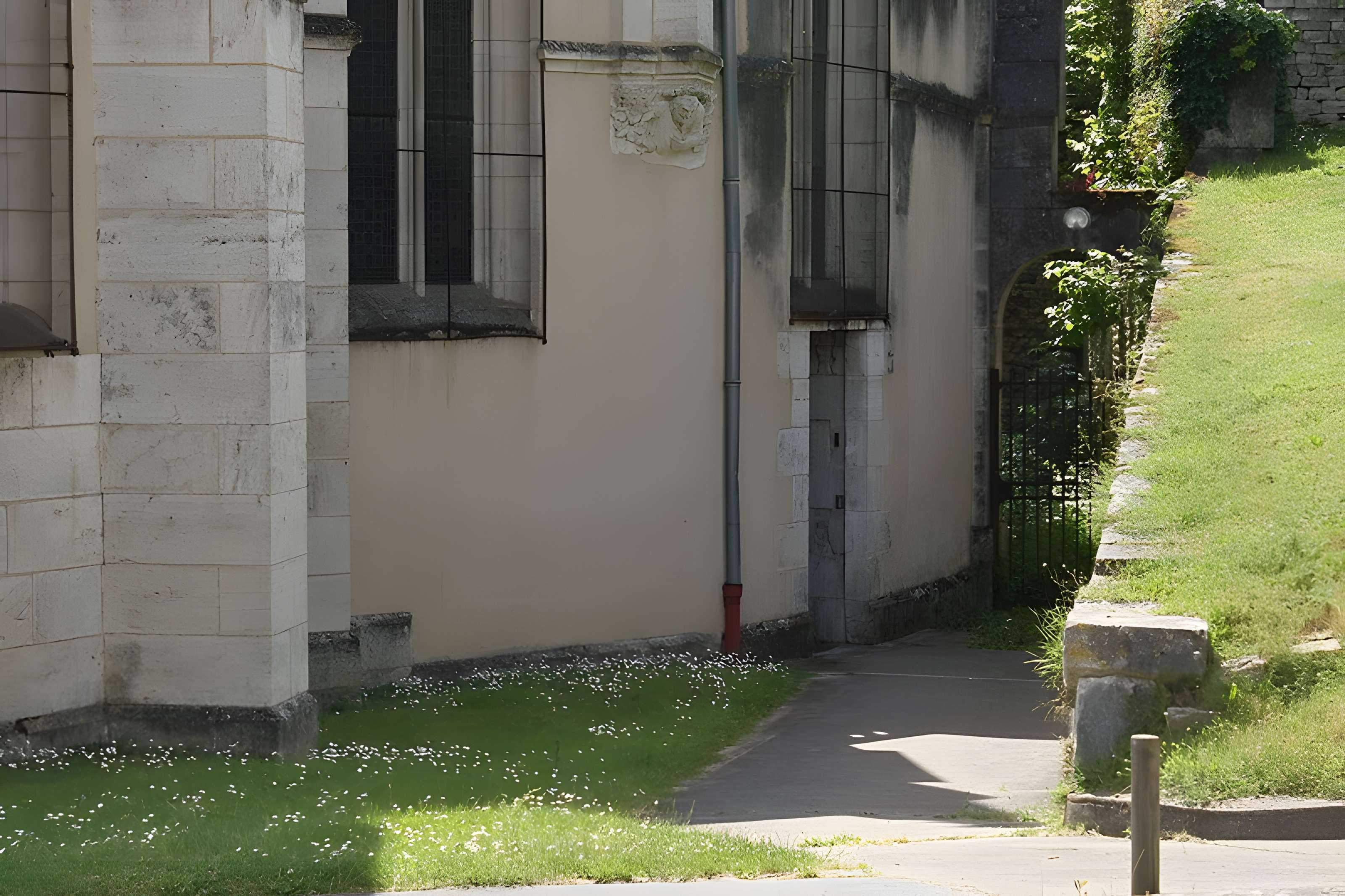 Basilique Notre-Dame-des-Enfants de Châteauneuf-sur-Cher