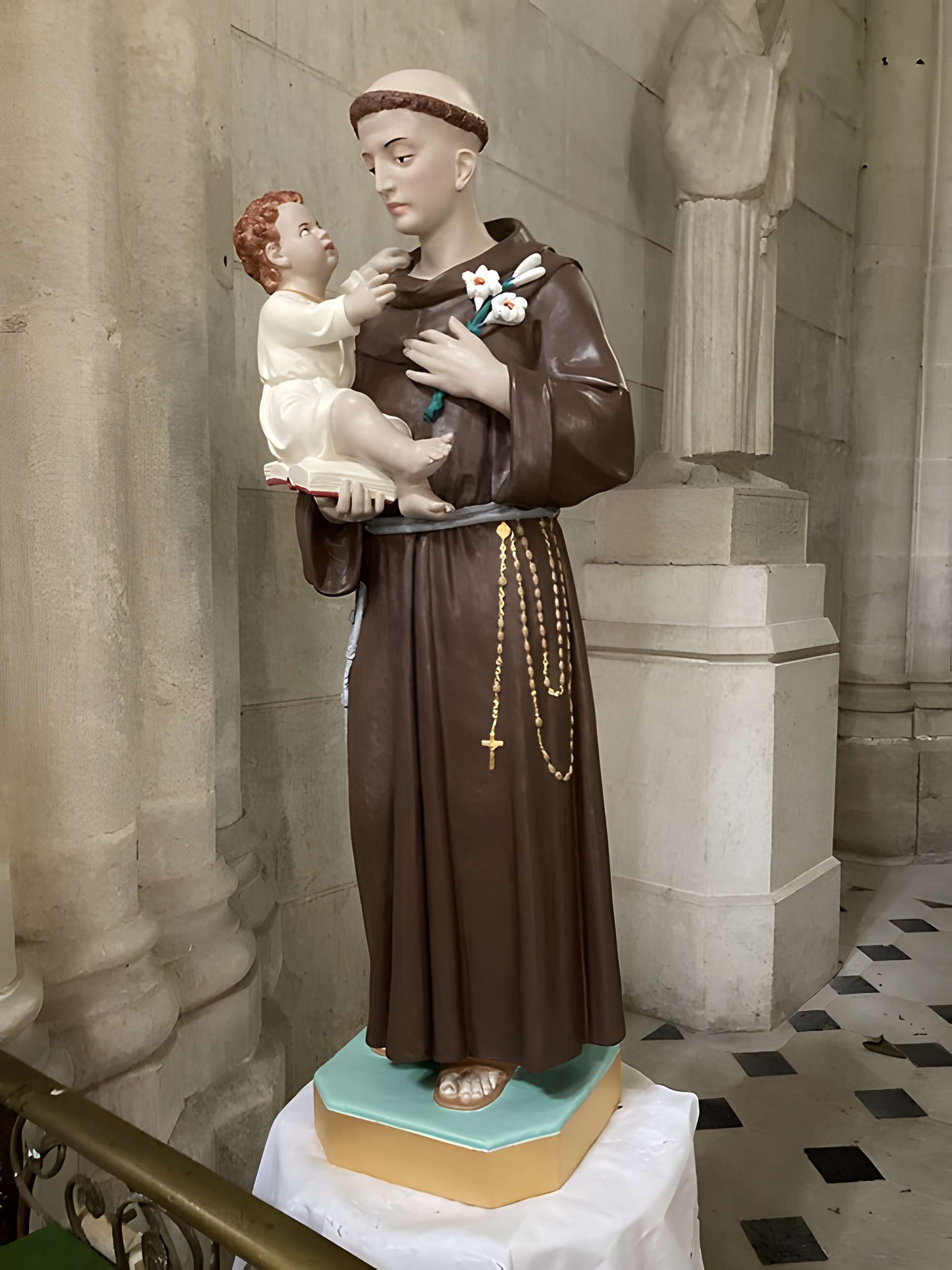 Basilique Notre-Dame-des-Enfants de Châteauneuf-sur-Cher