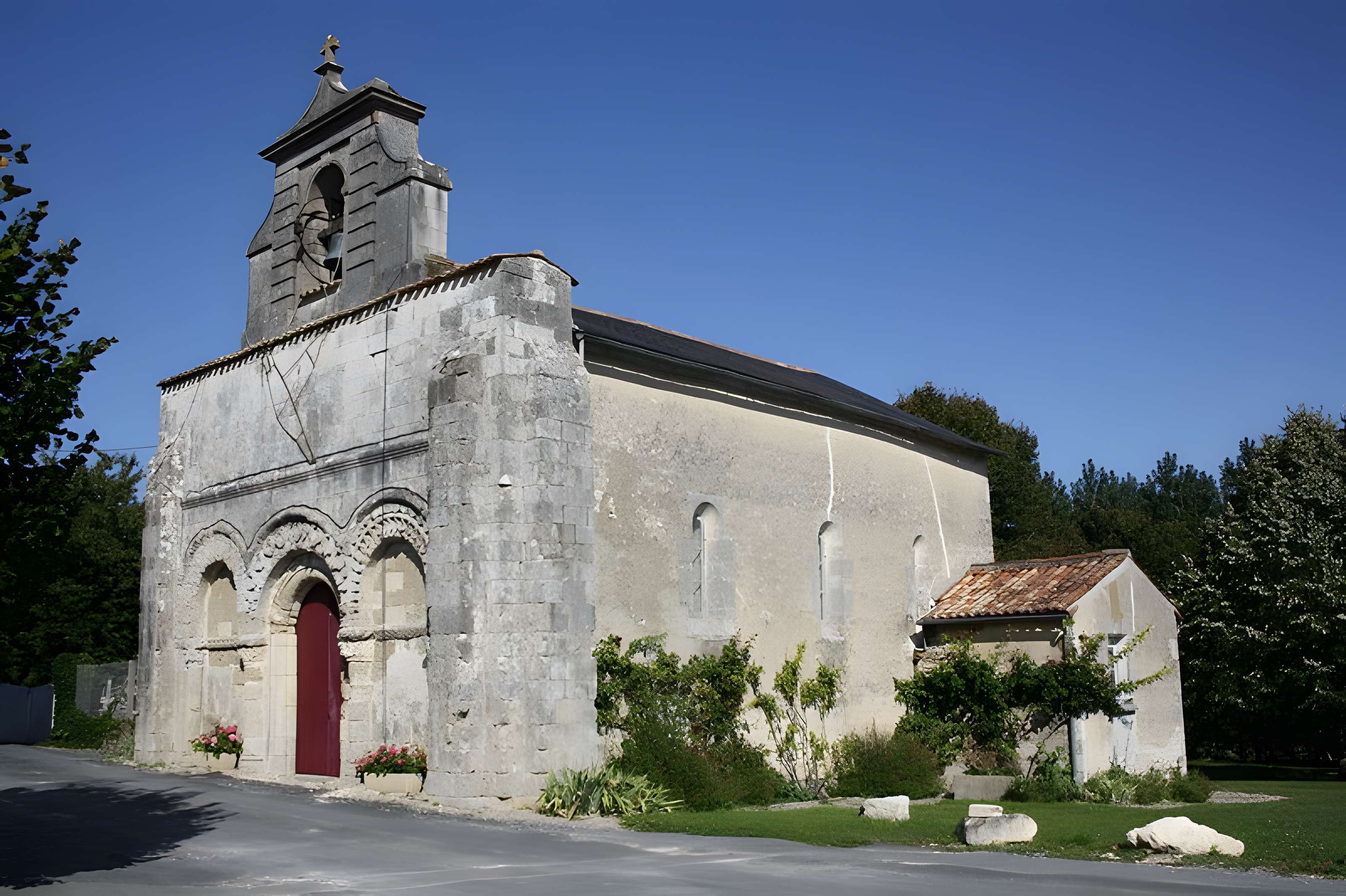 Église Saint-Maxime d'Antezant-la-Chapelle 
