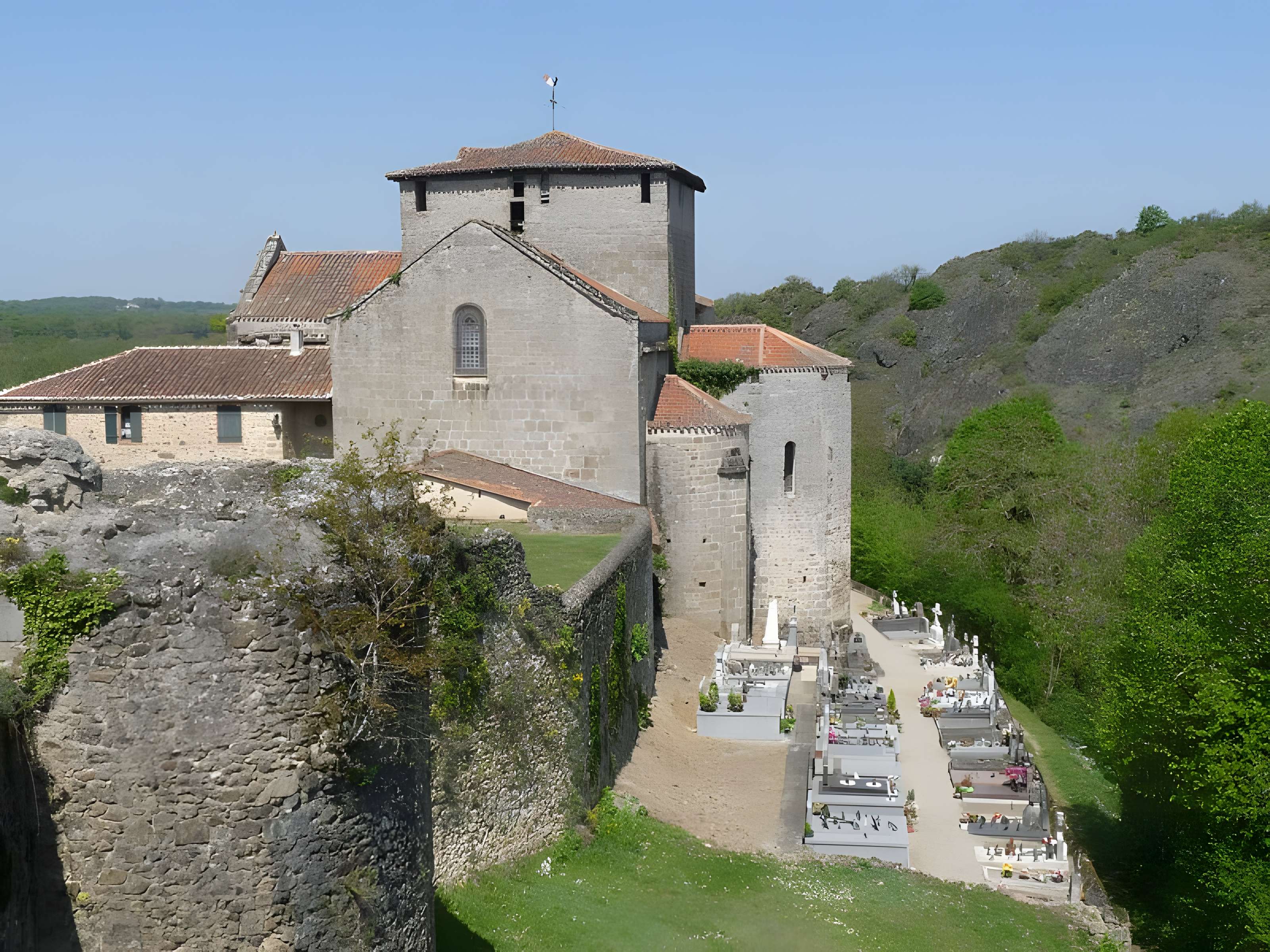 Église Saint-Maxime de Confolens