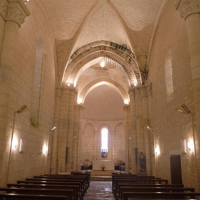 Photo de Église Saint-Maxime de Saint-Même-les-Carrières