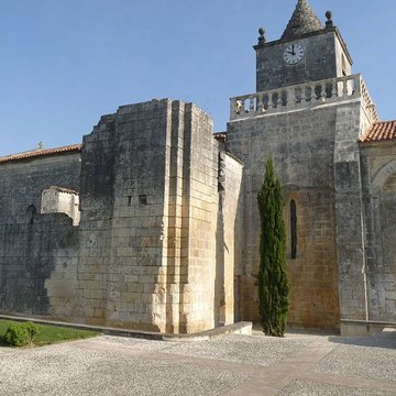 Église Saint-Maxime de Saint-Même-les-Carrières