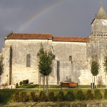 Église Saint-Maxime de Saint-Même-les-Carrières