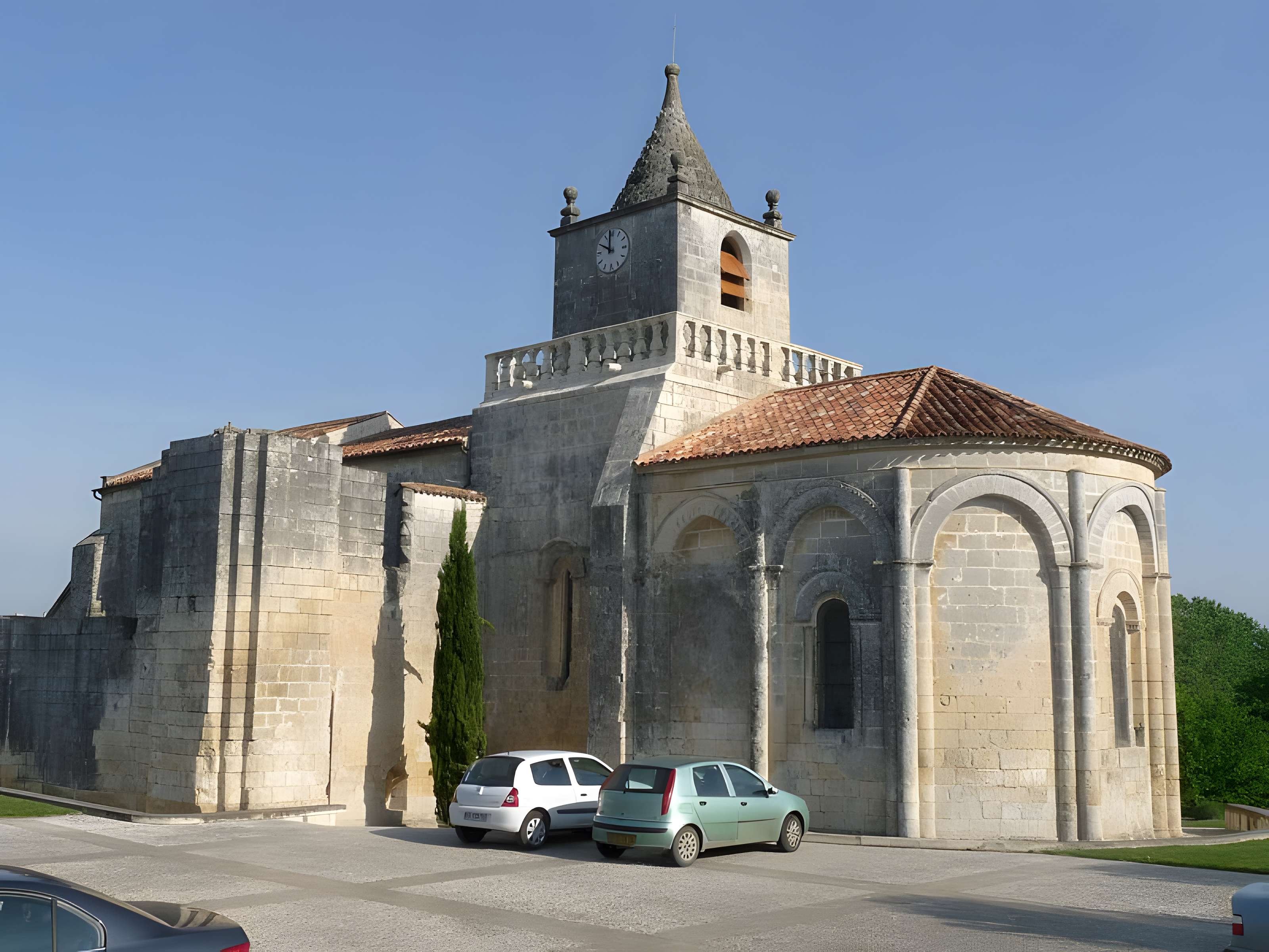 Église Saint-Maxime de Saint-Même-les-Carrières