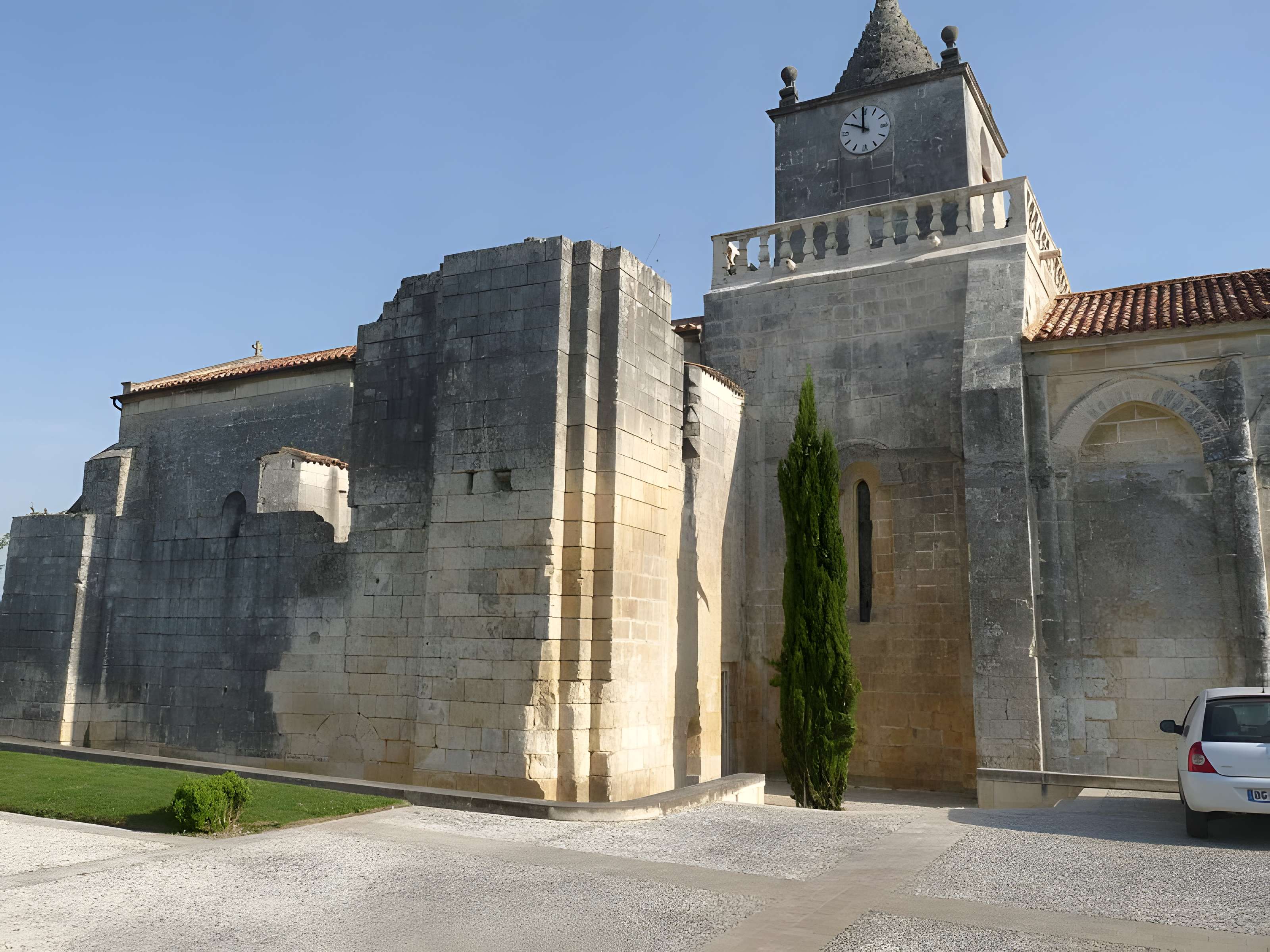 Église Saint-Maxime de Saint-Même-les-Carrières