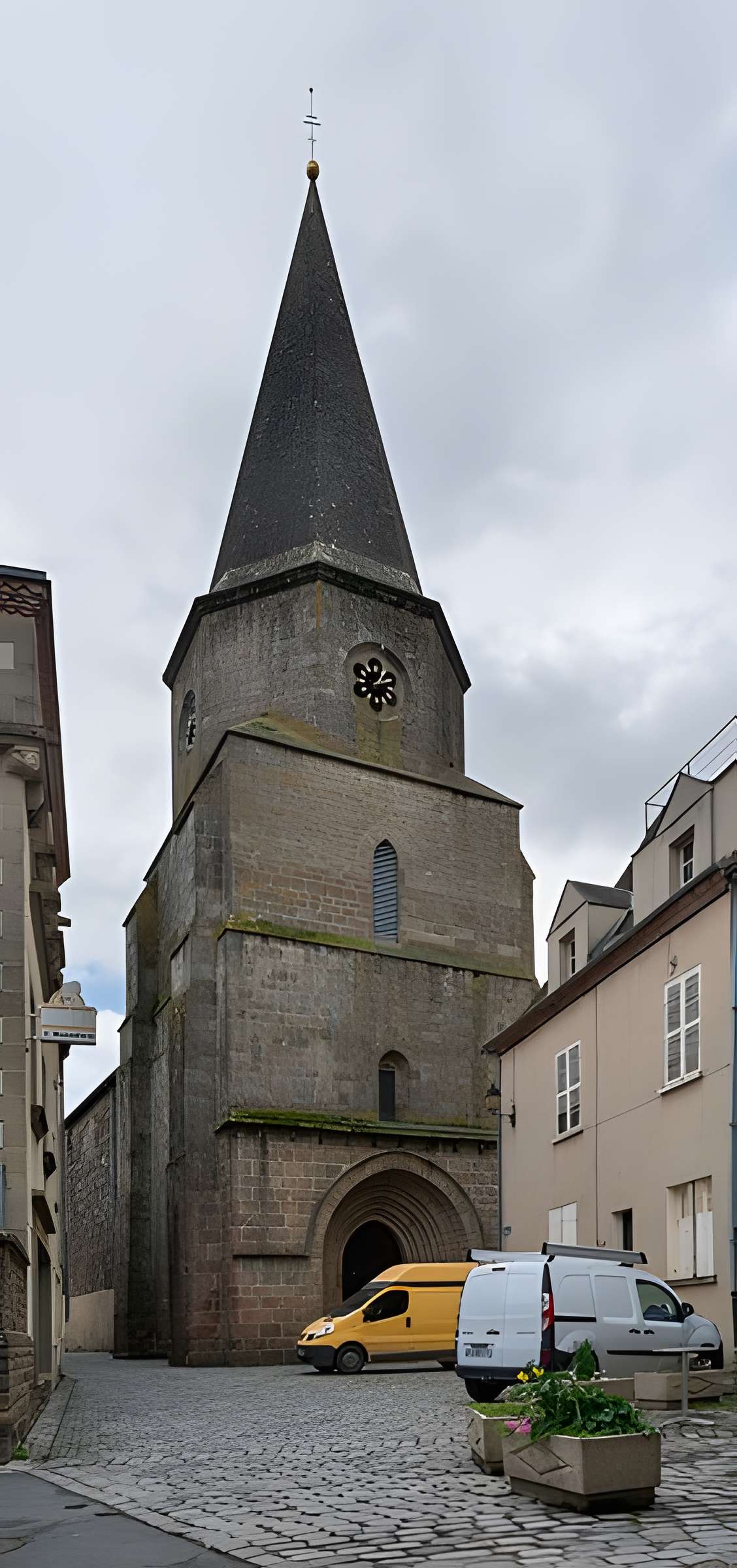 Église Saint-Maximin de Magnac-Laval