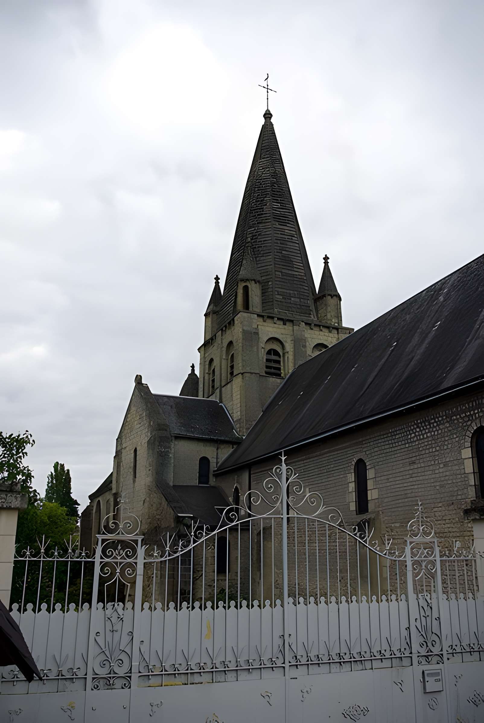Église Saint-Médard de Cinq-Mars-la-Pile