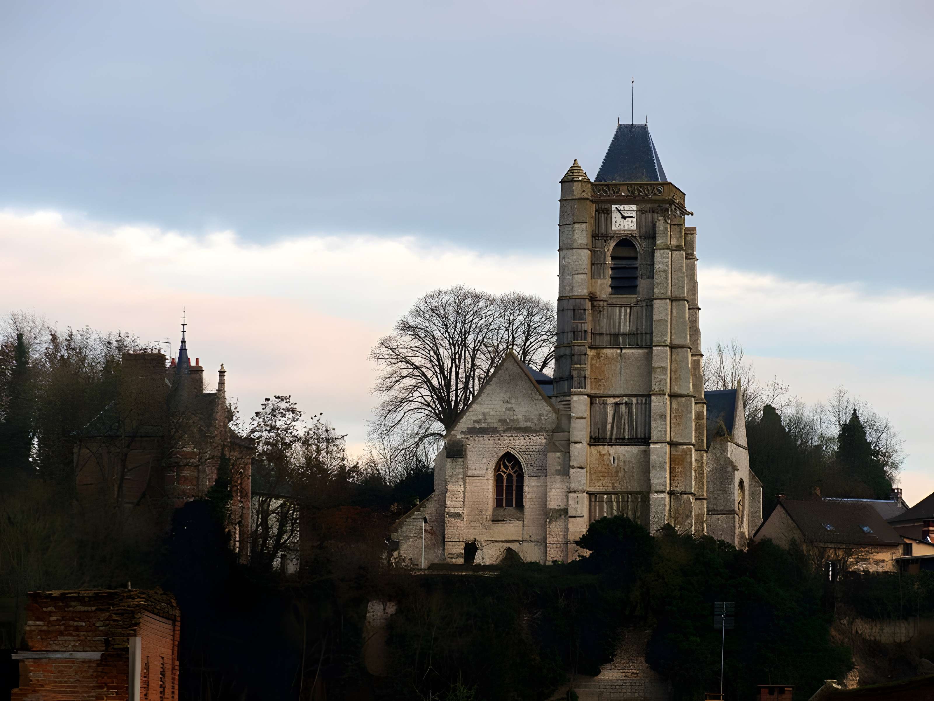 Église Saint-Médard de Domart-en-Ponthieu 